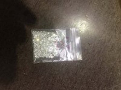 В Киеве в посылке из Китая неожиданно обнаружили бриллианты (фото)