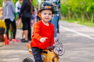 Пробежал марафон на беговеле: 4-летний одессит стал рекордсменом Украины