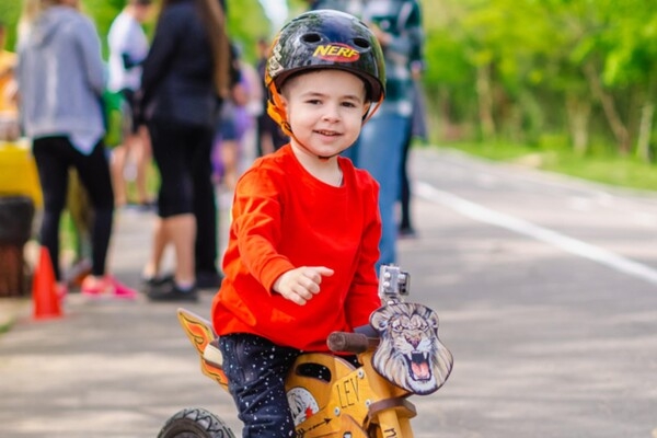 Пробежал марафон на беговеле: 4-летний одессит стал рекордсменом Украины