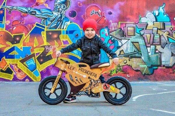 Пробежал марафон на беговеле: 4-летний одессит стал рекордсменом Украины