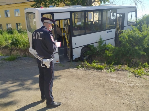 У Росії автобус в'їхав у натовп робочих «поштової скриньки»: загинули шестеро людей
