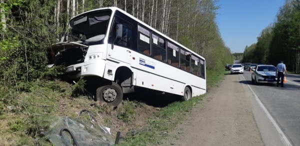У Росії автобус в'їхав у натовп робочих «поштової скриньки»: загинули шестеро людей