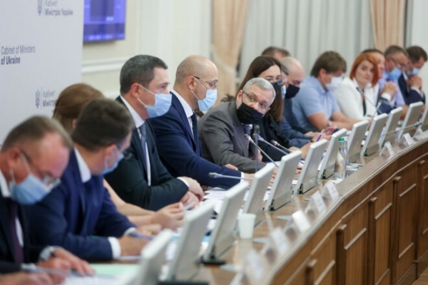 
К отопительному сезону готова половина домов, теплосетей и котельных, – министр
