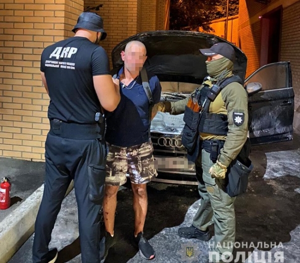 Одесситы подожгли Audi в центре Киева