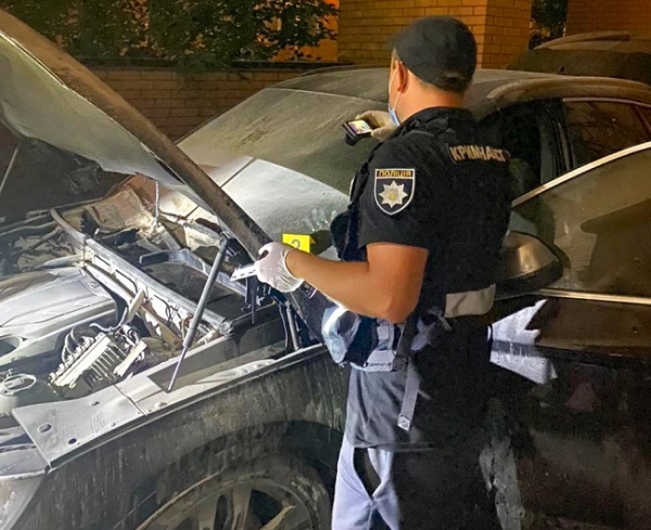 Одесситы подожгли Audi в центре Киева