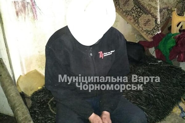 Под Одессой мужчина жил с трупом две недели, а после решил его сжечь 