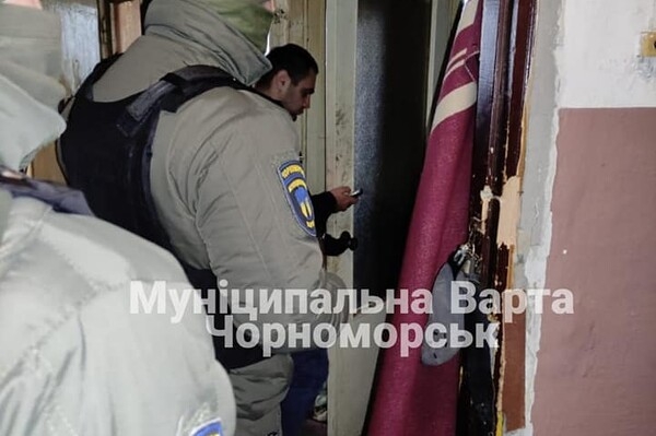 Под Одессой мужчина жил с трупом две недели, а после решил его сжечь 