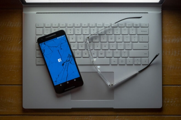 
Модераторы Facebook грозят бойкотом: им не выплатили зарплаты
