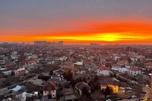 Одесситы наблюдали удивительно красочный рассвет 