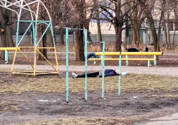 В Одессе возле лицея повесился мужчина