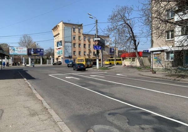 На одной из одесских улиц организовали трехполосное движение