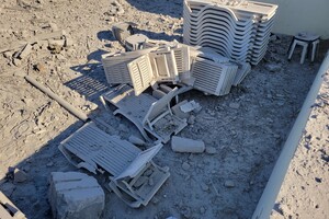 Тушение пожара после удара по гостинице и помощь пенсионерам : сводка одесских спасателей за сутки