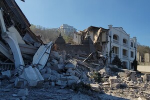 Тушение пожара после удара по гостинице и помощь пенсионерам : сводка одесских спасателей за сутки