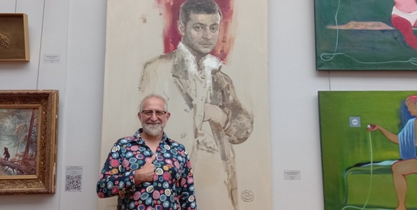 Президент Зеленский стал императором. Чем удивляют первые с начала войны выставки в Киеве