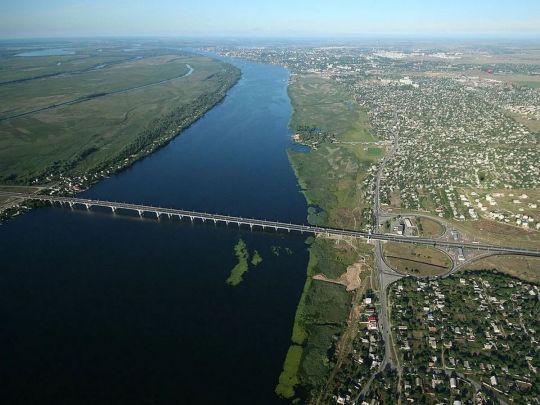 ЗСУ знову потужно вдарили по Антонівському мосту, рашисти відповіли новими обстрілами Харкова та Миколаєва (відео)