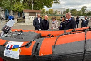 Одесса получила от Франции внедорожник и лодки