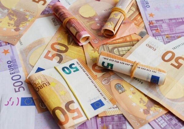 Курс валют в Украине 12 декабря 2022 года: сколько стоит доллар и евро