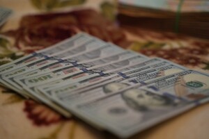 На "Седьмом" напали на иностранку и украли около 800 тысяч гривен