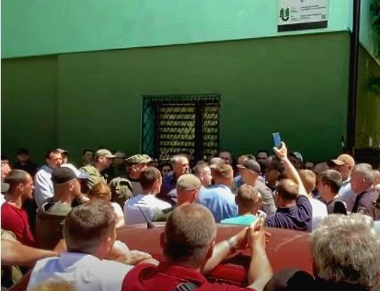 На&nbsp;Закарпатті керівництво&nbsp;ДП &laquo;Ліси України&raquo; стягнуло поліцію і&nbsp;спецпризначенців, щоб силою захопити Рахівський лісгосп, -ЗМІ