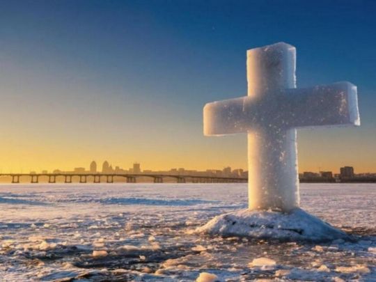 Водохреще-2025: що не можна робити у свято, коли краще святити воду та скільки її зберігати