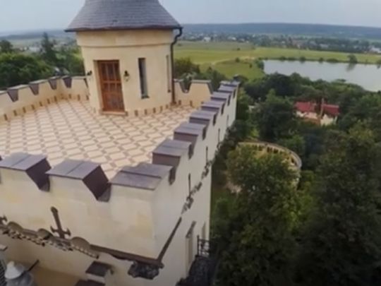 Підірвати замок Пугачової не вийде: хейтери Примадонни розчаровані новинами з села Грязь