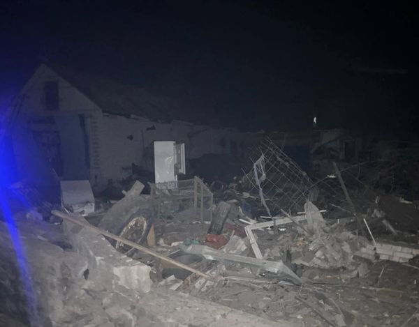 Вночі росіяни атакували дронами Суми: пошкоджено багатоповерхівку, є поранені (фото, відео)