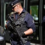 Подросток во французской школе погибла при нападении с применением холодного оружия