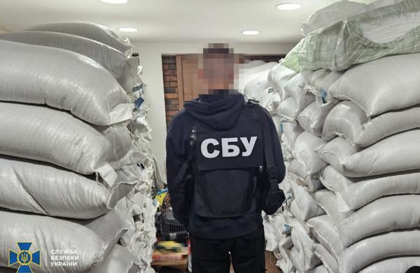 Бізнесз росіянами, зв'язок з&nbsp;нардепом з&nbsp;ОПЗЖ та&nbsp;відпочинок на&nbsp;Тенерифе: у&nbsp;СБУ прокоментували затримання чиновника НАБУ (фото)