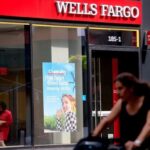 Китай заблокировал выезд банкира Wells Fargo