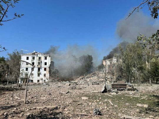 Окупанти вдарили по&nbsp;центру Краматорська: зруйновано житловий будинок, є&nbsp;загиблий та&nbsp;поранені (фото, відео)