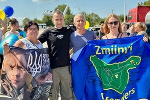 Впервые обнял маленького сына: в Одесскую область вернулся последний из пленных защитников Змеиного