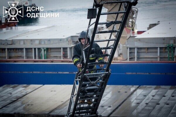 Масштабный пожар в порту Одесской области: загорелась транспортная лента