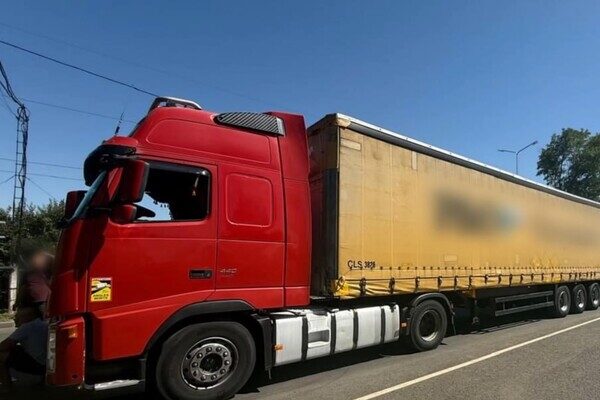 За границу в фуре с газированными напитками: в Одесской области разоблачили предпринимателя-перевозчика