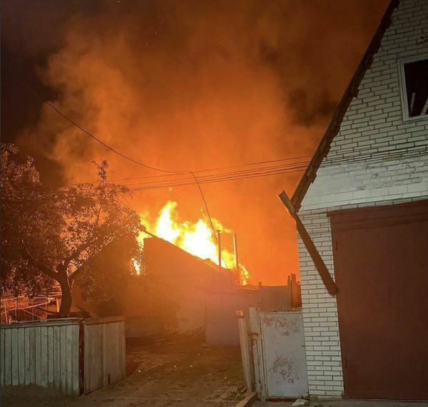 Потрощені будинки, пожежі та&nbsp;постраждалі: з&rsquo;явилися жахливі кадри наслідків удару по&nbsp;Києву і&nbsp;області