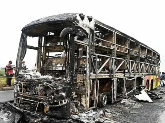 Десятки людей згоріли живцем: автобус із&nbsp;пасажирами спалахнув після зіткнення з&nbsp;мотоциклом