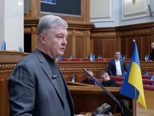 Напередодні Дня Гідності в&nbsp;Порошенка намагаються зачистити згадки про те, що&nbsp;він був співзасновником Партії регіонів,&nbsp;&mdash; Валентин Гладких