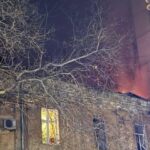 В Одессе БпЛА упал на дом: вспыхнул пожар (обновлено)
