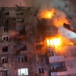 У Запоріжжі ворожий дрон спалив багатоповерхівку: є постраждалі (фото, відео)