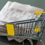 Не лише без світла, а й з високими цінами на продукти: як блекаут впливає на цінники у магазинах
