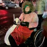 Полювання на «Чипсу»: 84-річна жебрачка на кріслі колісному вибрала свободу
