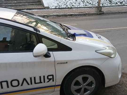 Невідомий кинув гранату у&nbsp;поліцейських на&nbsp;Буковині: є&nbsp;поранені, у&nbsp;регіоні оголошено спецоперацію