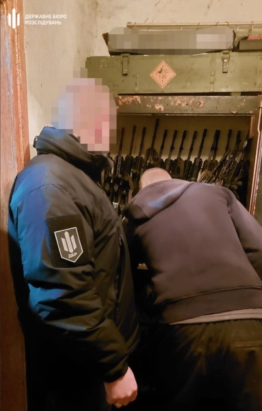 Гранатомети поштою, кулемети&nbsp;&mdash; особисто: військові перепродавали зброю, викрадену з&nbsp;фронту (фото)