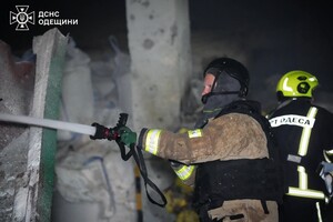 Ночной обстрел Одесской области: пострадали объекты в порту и судно