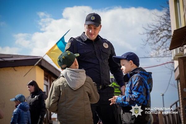 В Одесской области полицейские и дети из Луганской области отдохнули на ферме В Одесской области полицейские и дети из Луганской области отдохнули на ферме