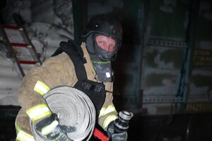 Ночной обстрел Одесской области: пострадали объекты в порту и судно
