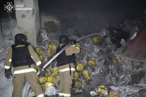 Ночной обстрел Одесской области: пострадали объекты в порту и судно