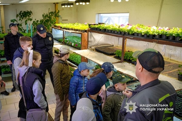 В Одесской области полицейские и дети из Луганской области отдохнули на ферме В Одесской области полицейские и дети из Луганской области отдохнули на ферме