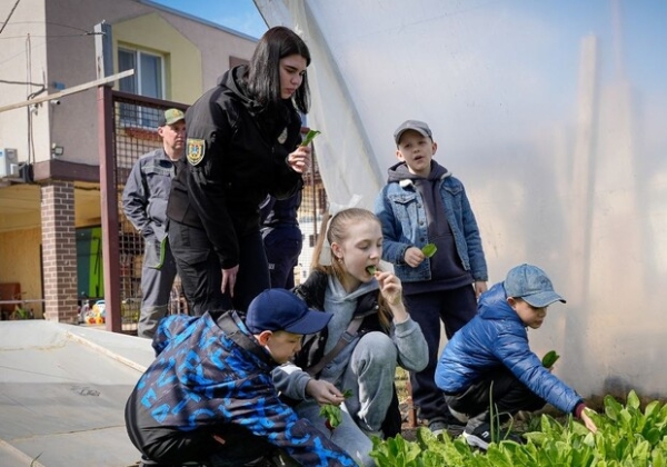 В Одесской области полицейские и дети из Луганской области отдохнули на ферме В Одесской области полицейские и дети из Луганской области отдохнули на ферме