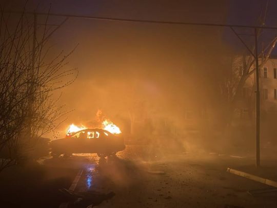 Влучання у&nbsp;багатоповерхівку, горять автівки, є&nbsp;загиблі: росія завдала чергових ударів по&nbsp;Україні (фото)