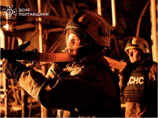 Руїни замість будинків, згорілі авто, є&nbsp;жертви: рф&nbsp;завдала масованого удару по&nbsp;містах України (фото, відео)